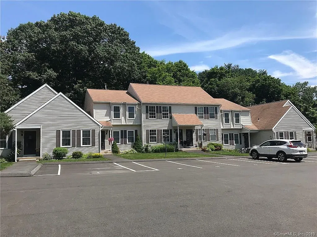 2 bed, 1.5 bath, 1320 sqft, $2,400 — Photo 2