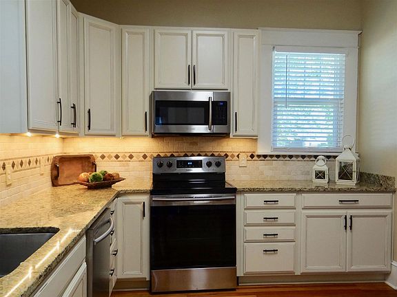 2nd image of 498 Lucas Ct