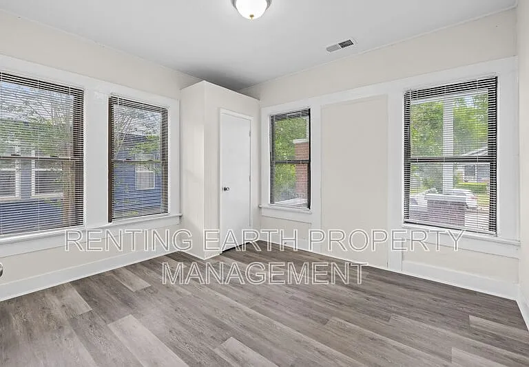 2608 Avenue G — Photo 6