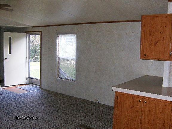 4th image of 18882 Ferne Dr