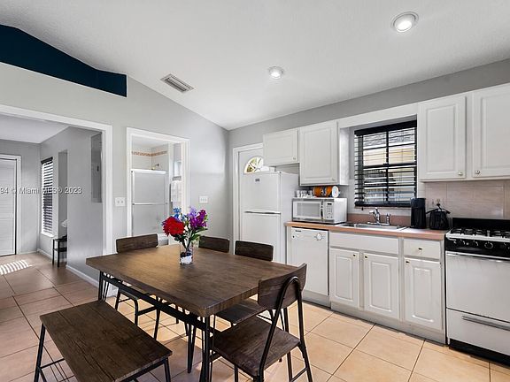 2nd image of 415 32nd St #4