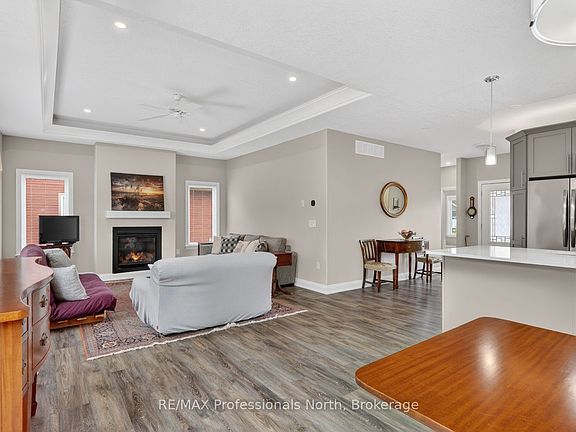 4th image of 8 Bancroft Ridge Dr