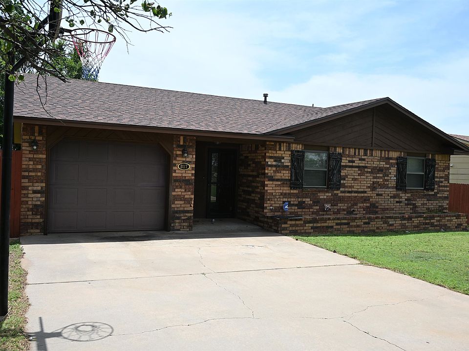 1st image of 817 Lakeridge Dr