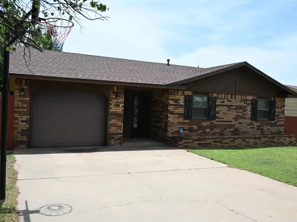 817 Lakeridge Dr, Woodward, OK 73801