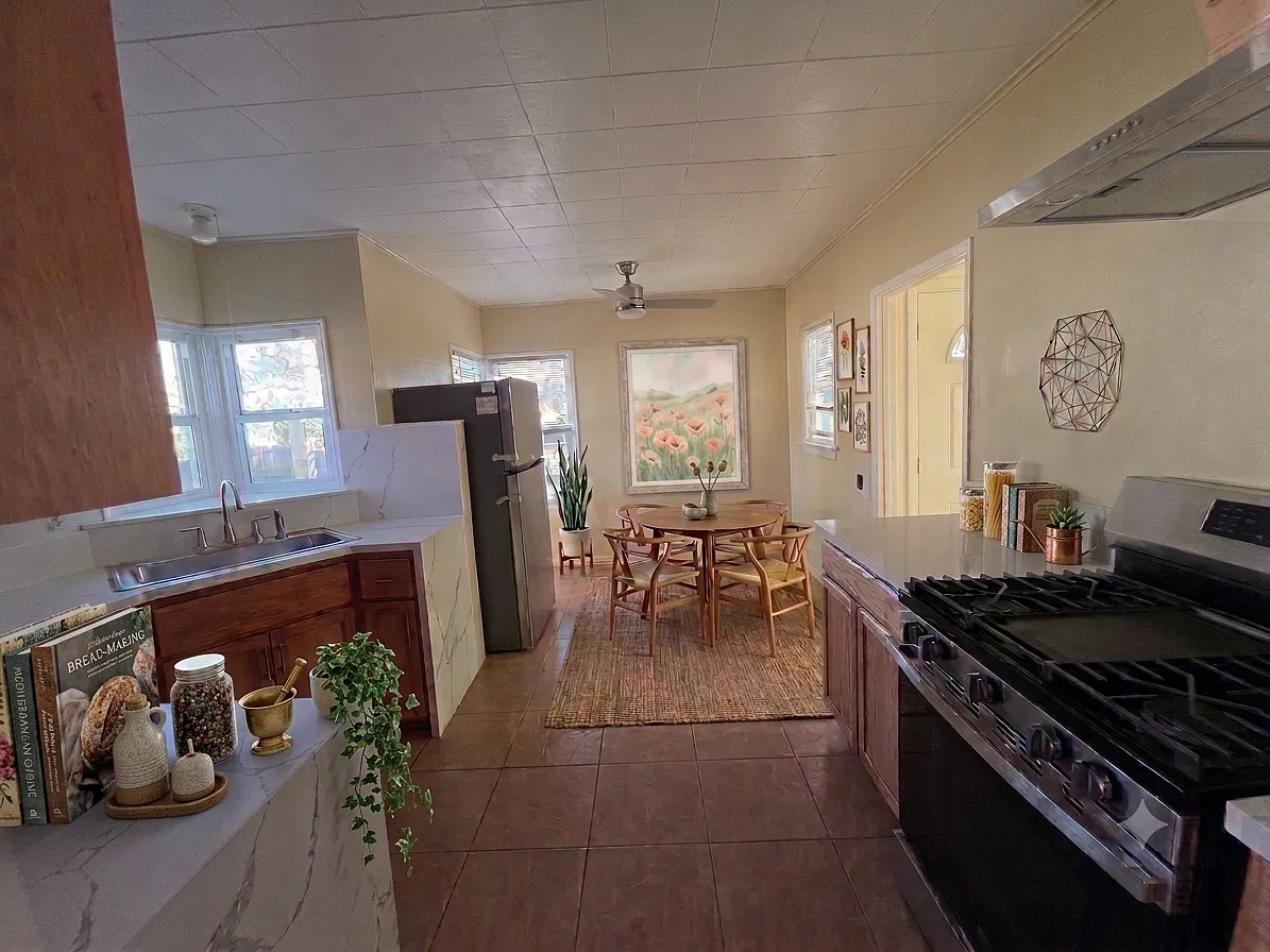 2 bed, 817 sqft, $2,450 — Photo 3