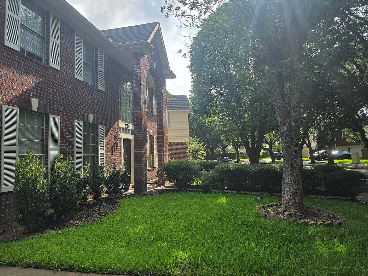 4 bed, 2.5 bath, 2810 sqft, $3,150 — Photo 3