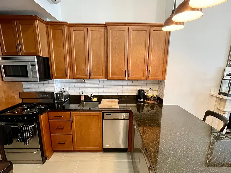 195 Beacon St — Photo 2