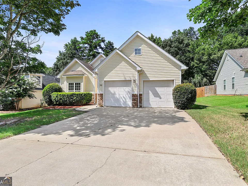 35 Bedford Park Dr