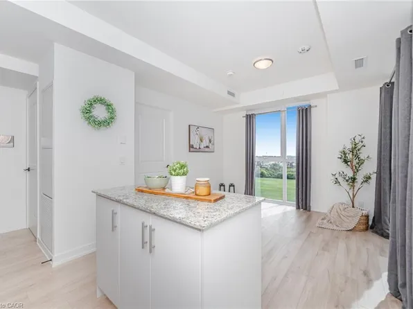 335 Wheat Boom Dr #906, Oakville, ON L6H 0V1