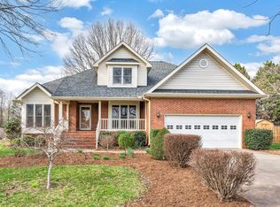 107 Chenoweth Dr, Simpsonville, SC 29681