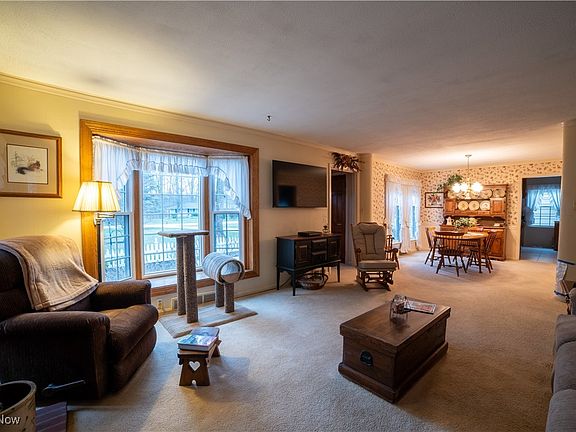 3rd image of 9472 Highland Dr