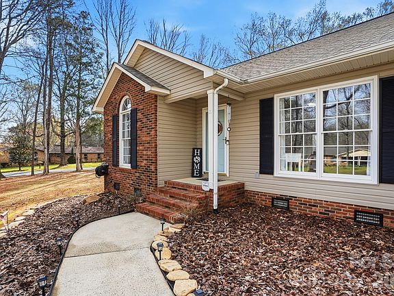 2nd image of 3704 Dakeita Cir