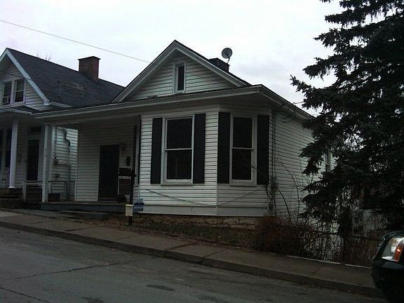 3rd image of 215 W 3rd St