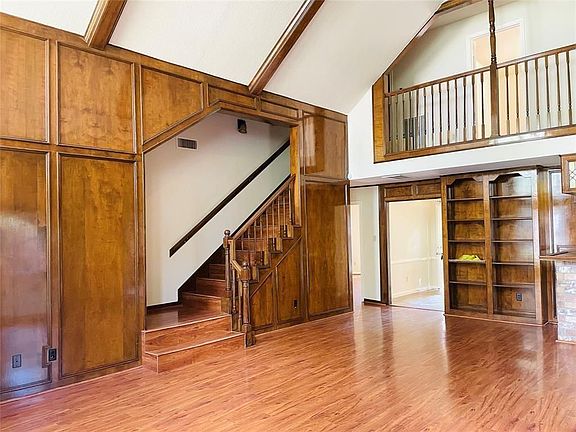 5th image of 2274 Woodland Springs St