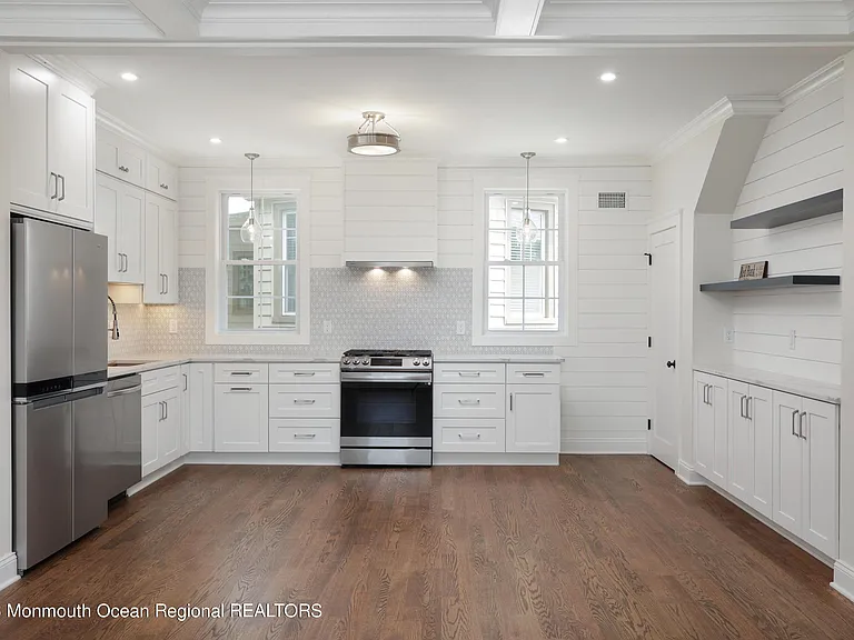 55 Hudson Ave — Photo 8