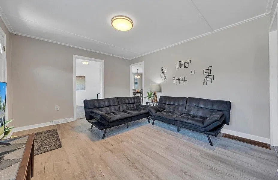 4 bed, 1806 sqft, $2,300 — Photo 2