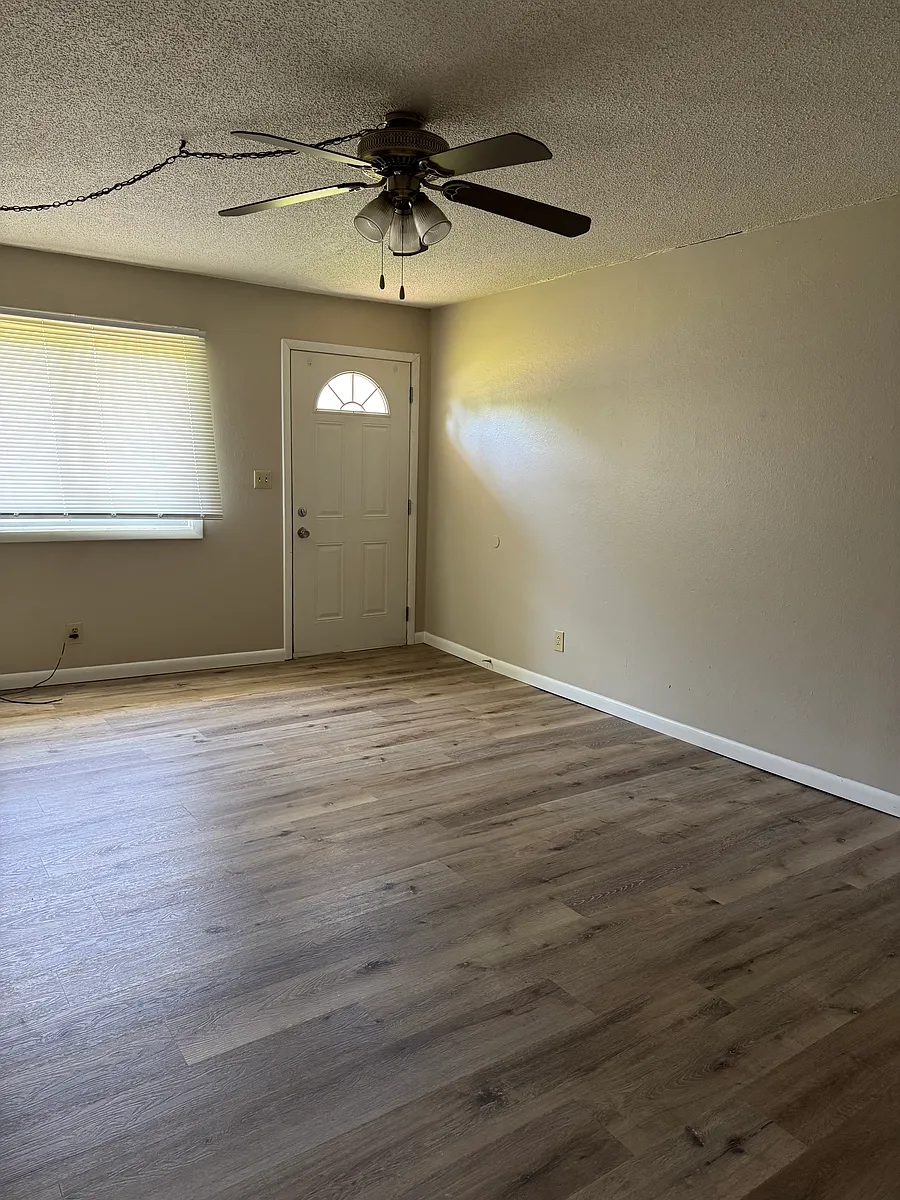 Building Photo - 11513 & 29 W Cypress Dr #1