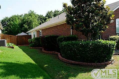 1st image of 2710 Warwick Dr