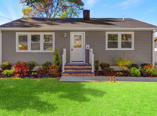 36 Anchor Ct, West Babylon, NY 11704