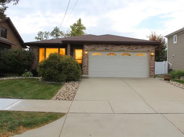 702 State St, Lemont, IL 60439