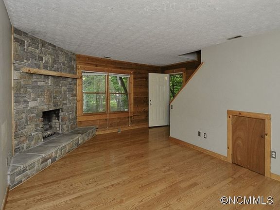 3rd image of 49 Cricket Ln