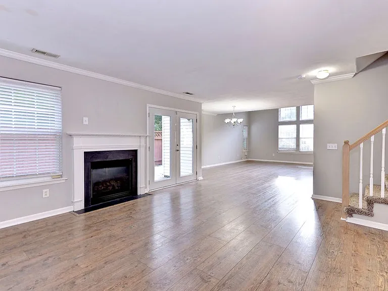 112 Post Oak Rd — Photo 16