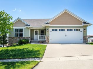 423 Heritage Rd, Cedar Falls, IA 50613