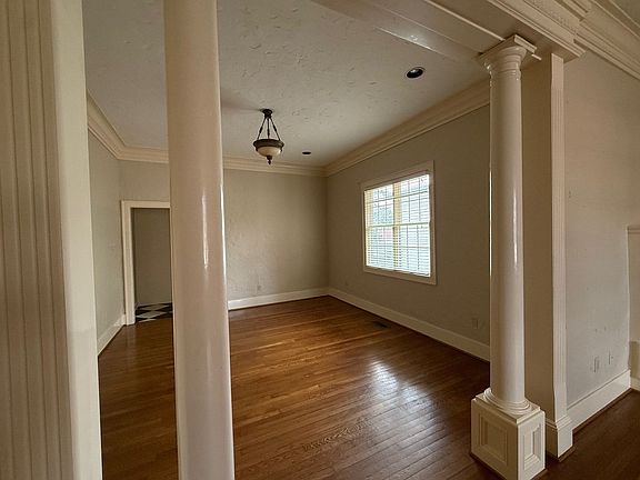 4th image of 200 Ridgeway Dr