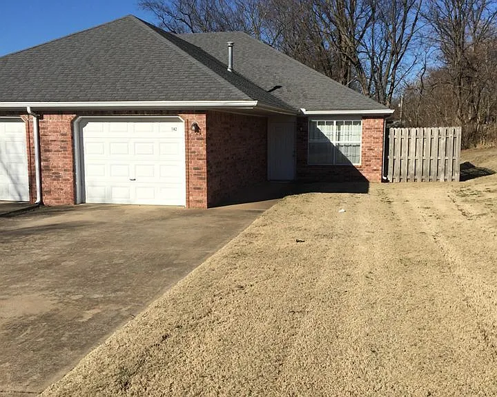 142-144 Northaven St — Photo 1
