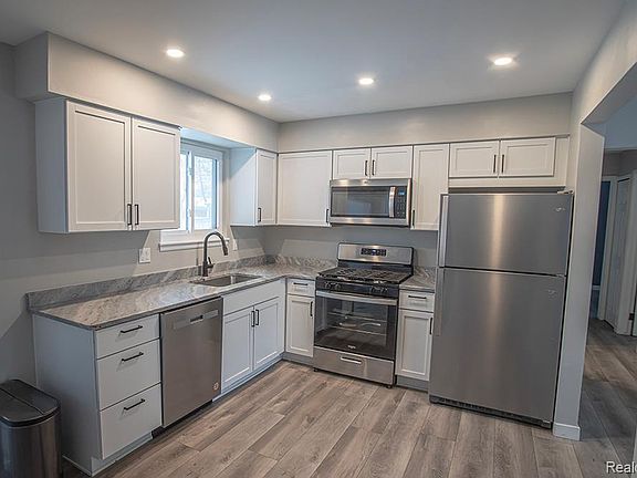 2nd image of 20401 Luna St