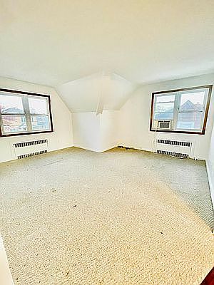 5th image of 208 Mallory Ave #2