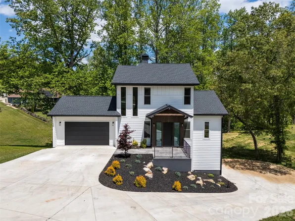 24 Copper Mill Ct, Candler, NC 28715