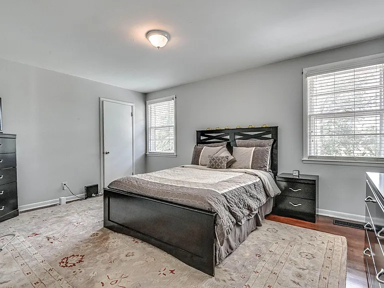 655 Harding Pl — Photo 32