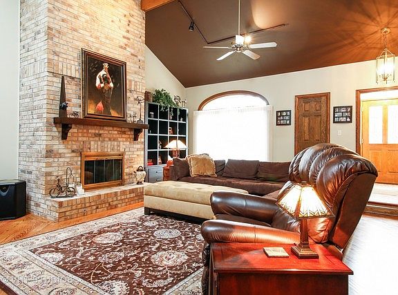 3rd image of 13148 S Thelma Cir