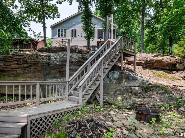 605 Lakeshore Dr S, Goreville, IL 62939