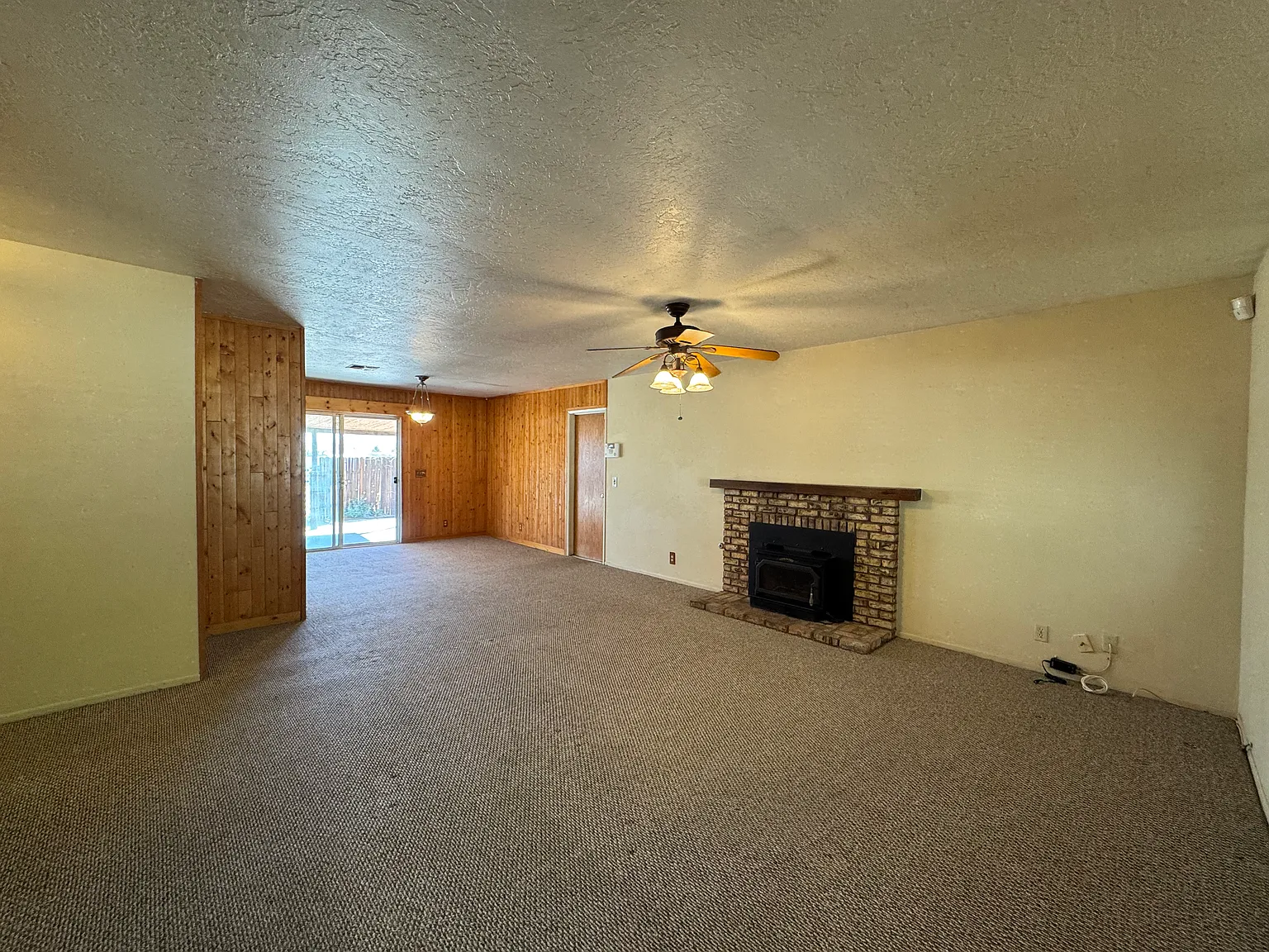 3 bed, 1276 sqft, $2,300 — Photo 3