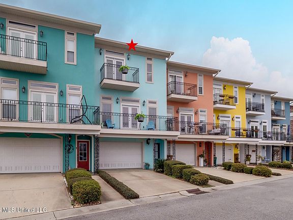 3rd image of 2 Oak Alley Ln