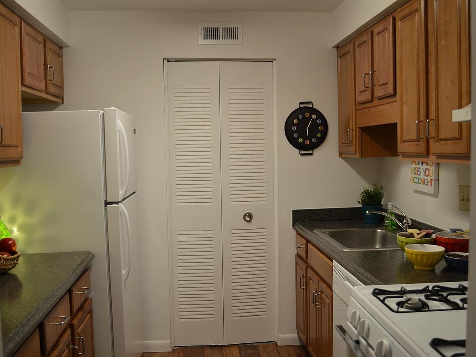 1st image of 1730 Patricia Dr APT 2A
