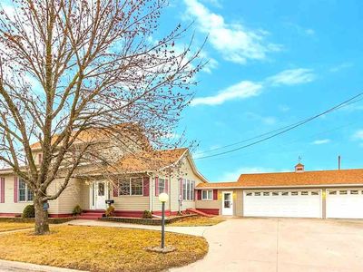 1201 E 2nd St, Washington, IA, 52353