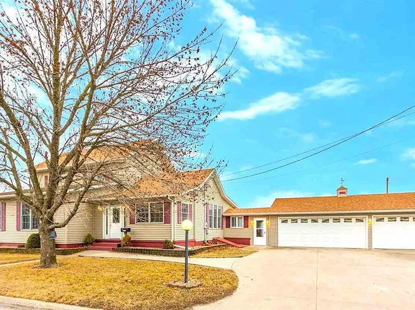 1201 E 2nd St, Washington, IA 52353