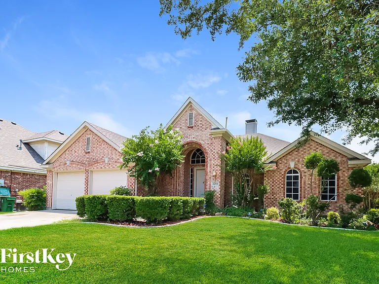2204 Reedway Ct — Photo 2