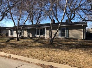 206 Hillcrest Rd, Waterloo, IA 50701