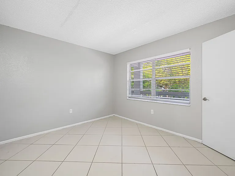 KC Flats Apartments — Photo 58