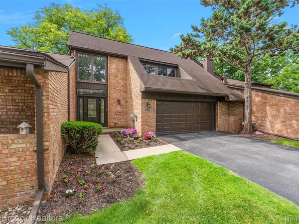 2141 Bordeaux St, West Bloomfield, MI 48323