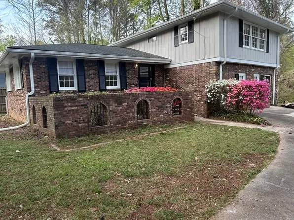 293 Shelton Woods Ct, Stone Mountain, GA 30088