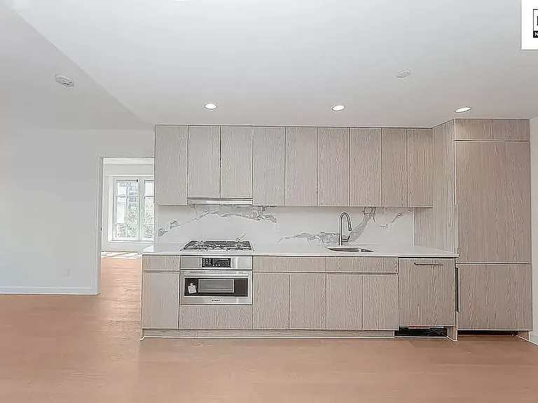 37-26 32nd St #6I — Photo 3