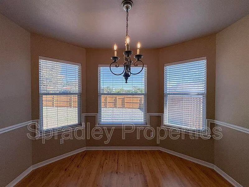 3 bed, 2.0 bath, 1516 sqft, $1,725 — Photo 3