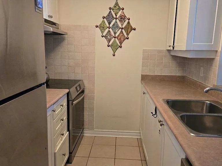 70 High Park Ave #1007 — Photo 6