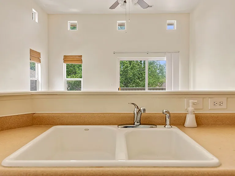 2485 Fountainhead Blvd #F-11 — Photo 13