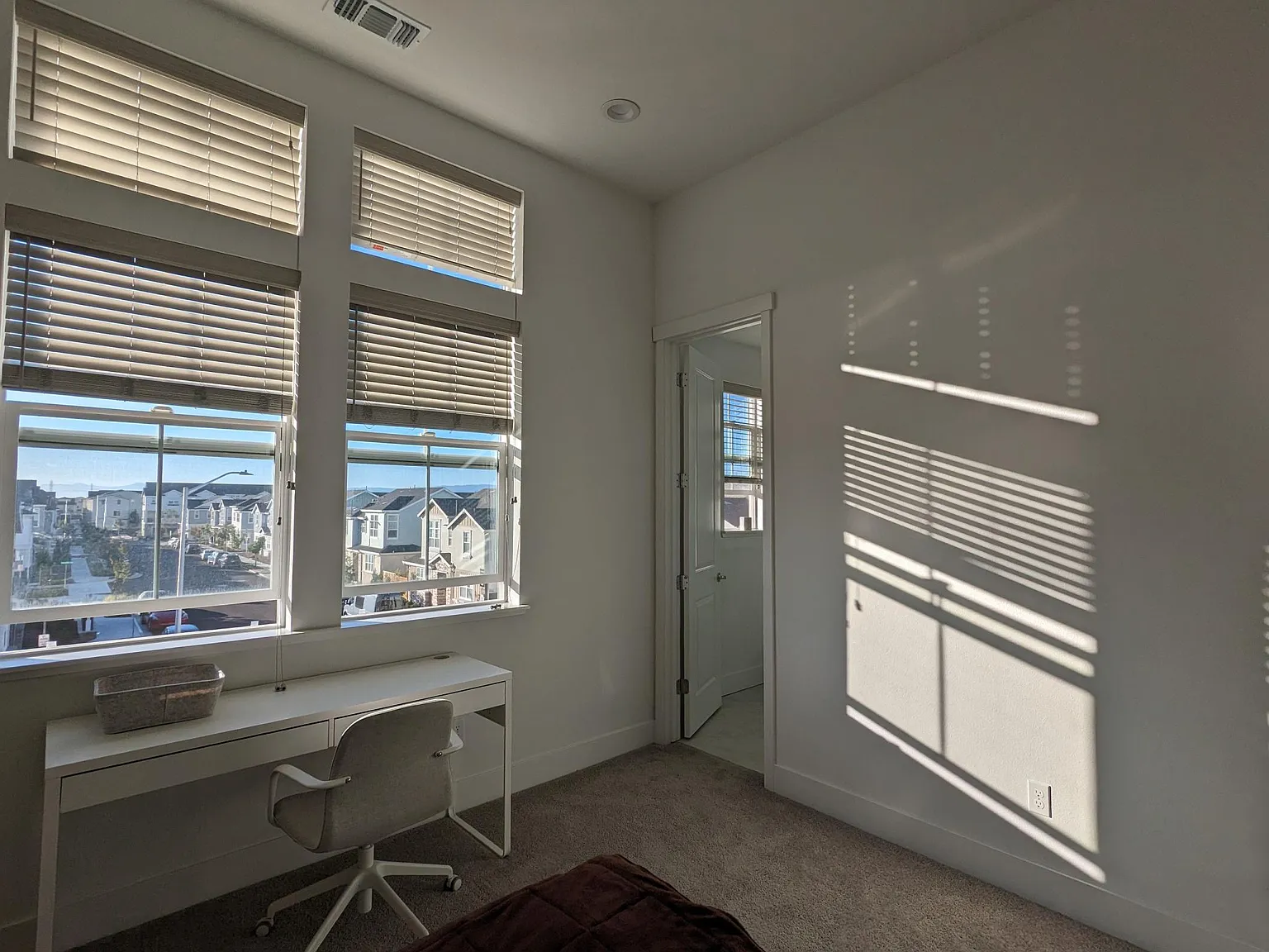 3 bed, 3.5 bath, 1876 sqft, $1,350 — Photo 3